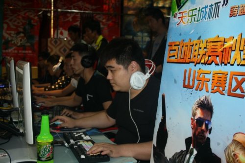 员会更加专 员会更加专